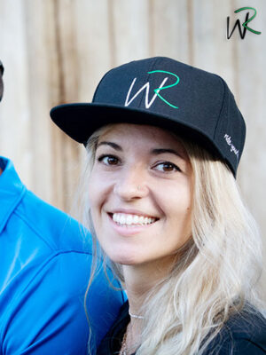 Snap Back Cap „WR“ – Stylische 6-Panel Cap mit flachem Schirm